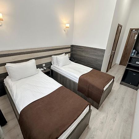 Infinity Plaza Hotel Atyrau Bagian luar foto