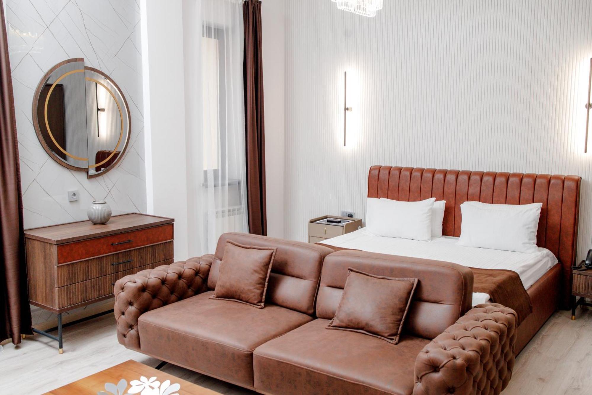 Infinity Plaza Hotel Atyrau Bagian luar foto
