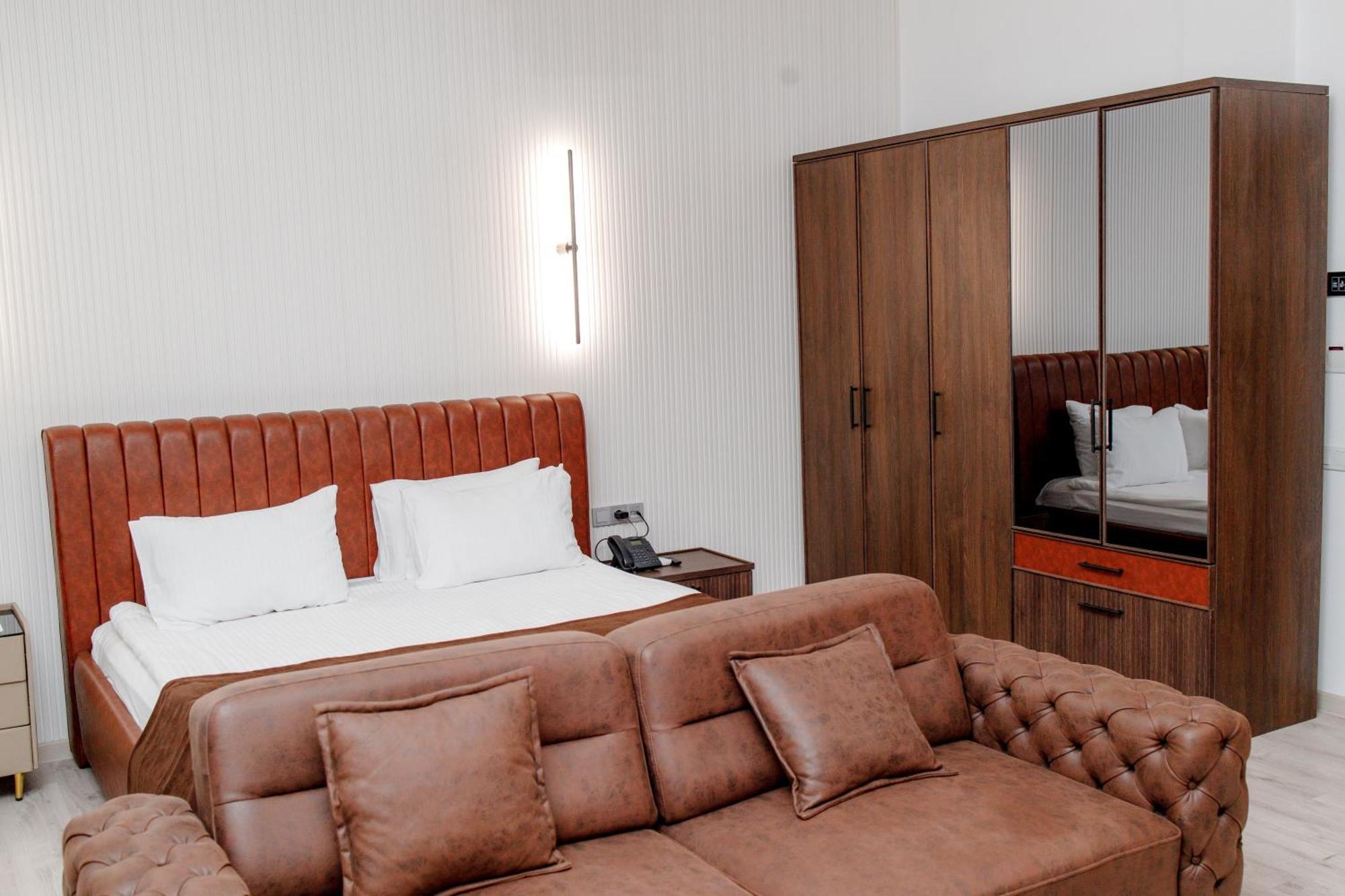 Infinity Plaza Hotel Atyrau Bagian luar foto