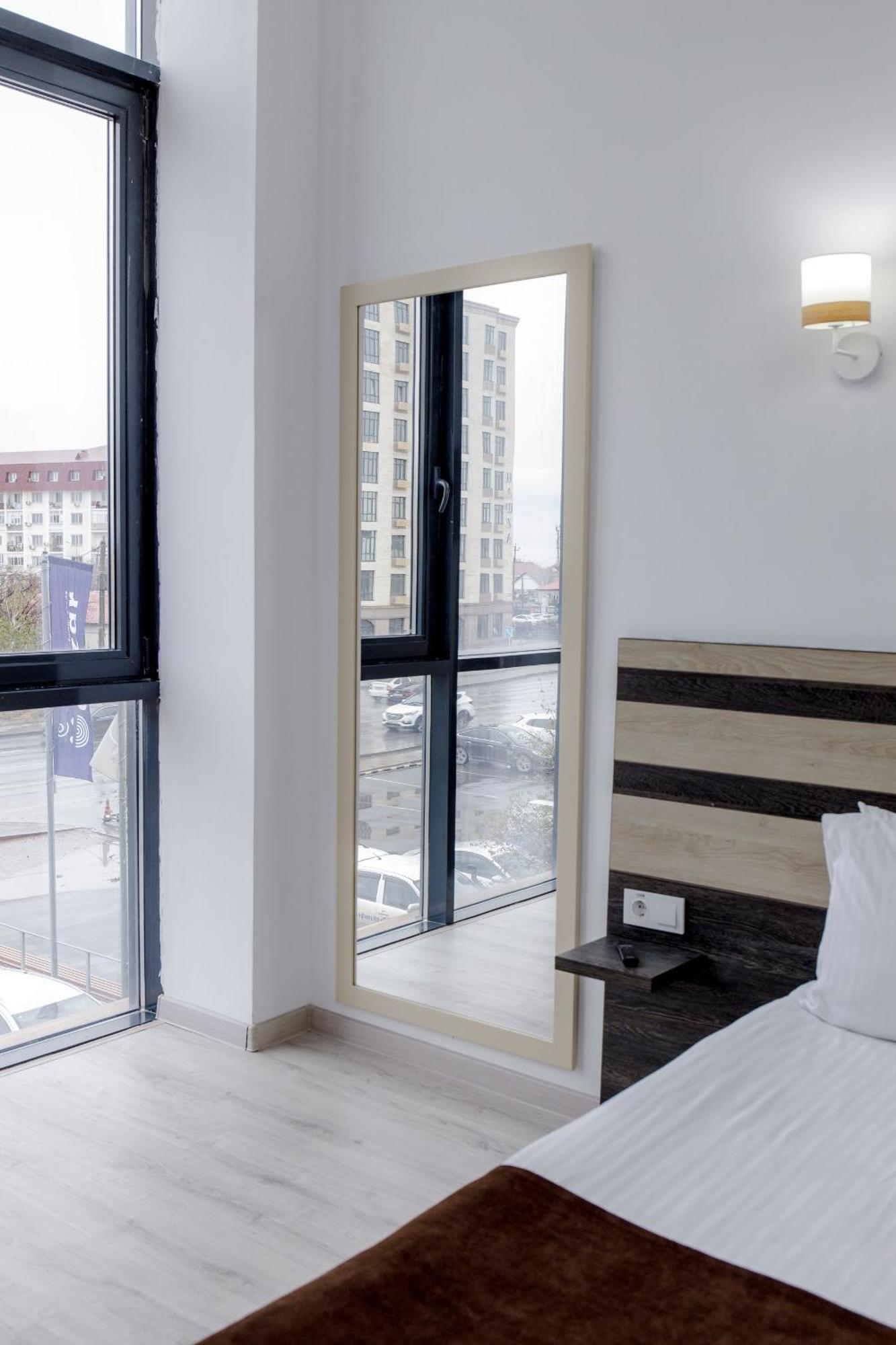 Infinity Plaza Hotel Atyrau Bagian luar foto