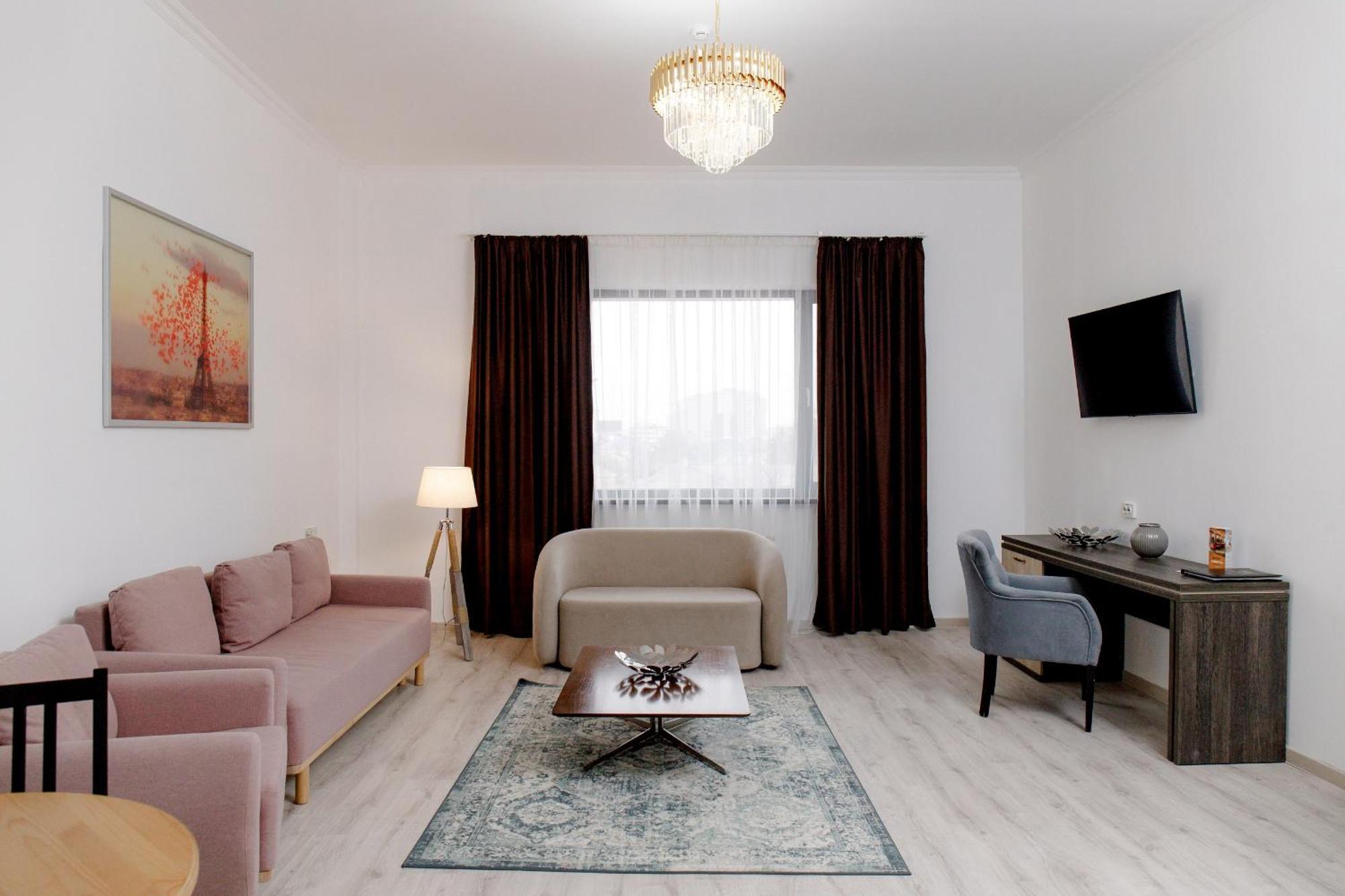 Infinity Plaza Hotel Atyrau Bagian luar foto
