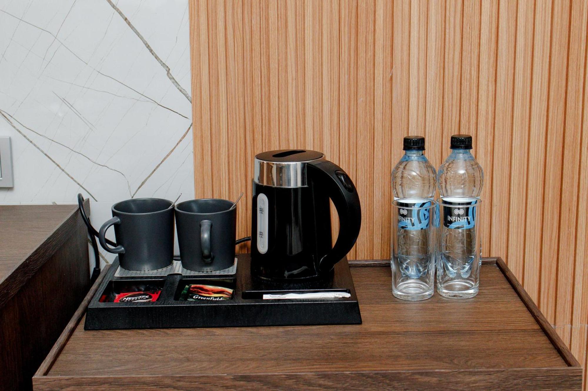 Infinity Plaza Hotel Atyrau Bagian luar foto