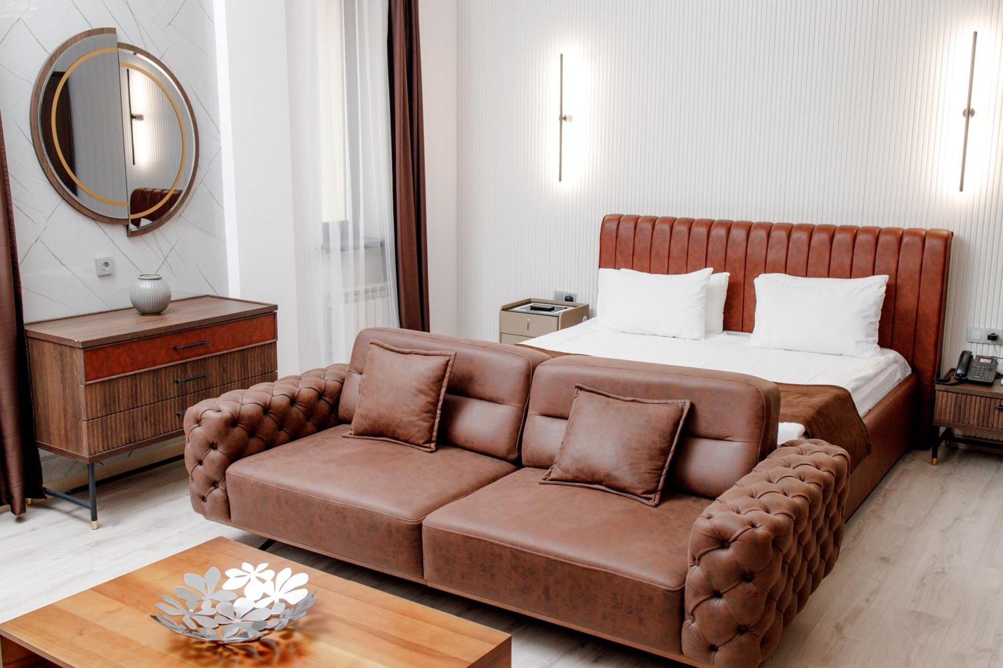 Infinity Plaza Hotel Atyrau Bagian luar foto