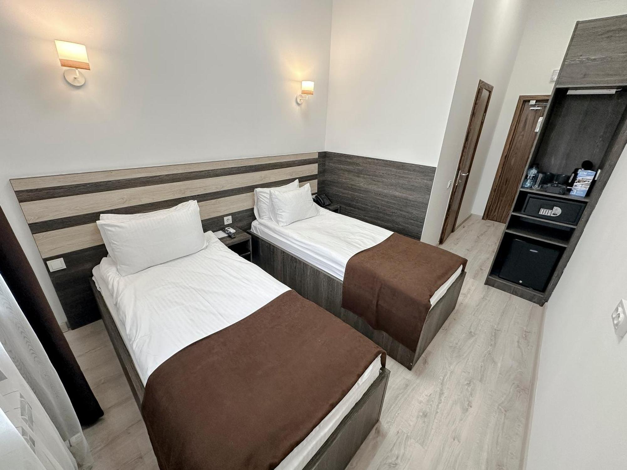 Infinity Plaza Hotel Atyrau Bagian luar foto