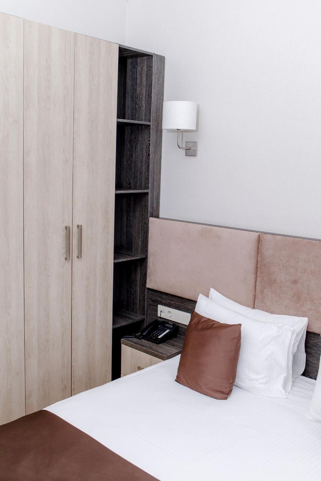 Infinity Plaza Hotel Atyrau Bagian luar foto
