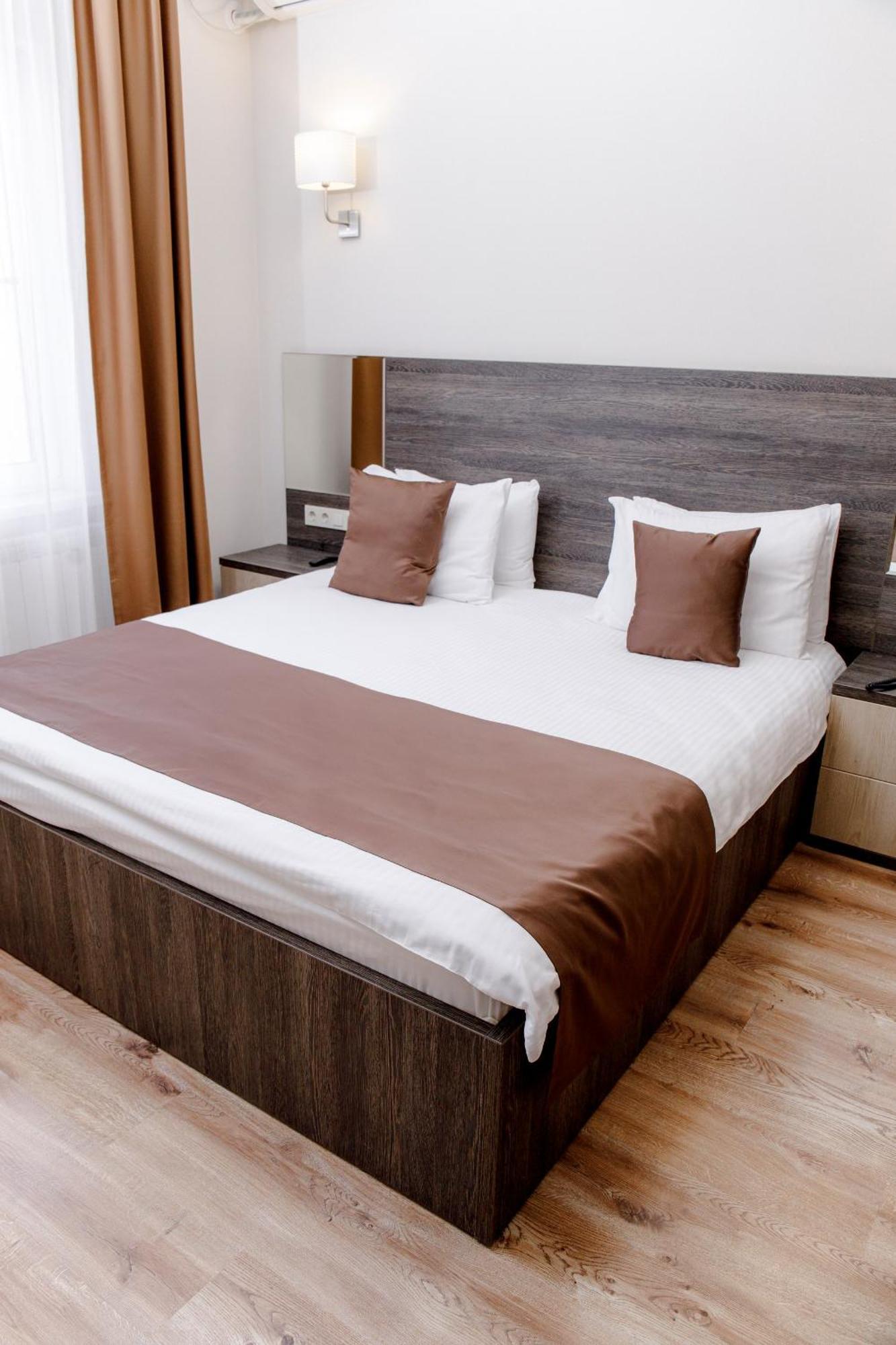 Infinity Plaza Hotel Atyrau Bagian luar foto