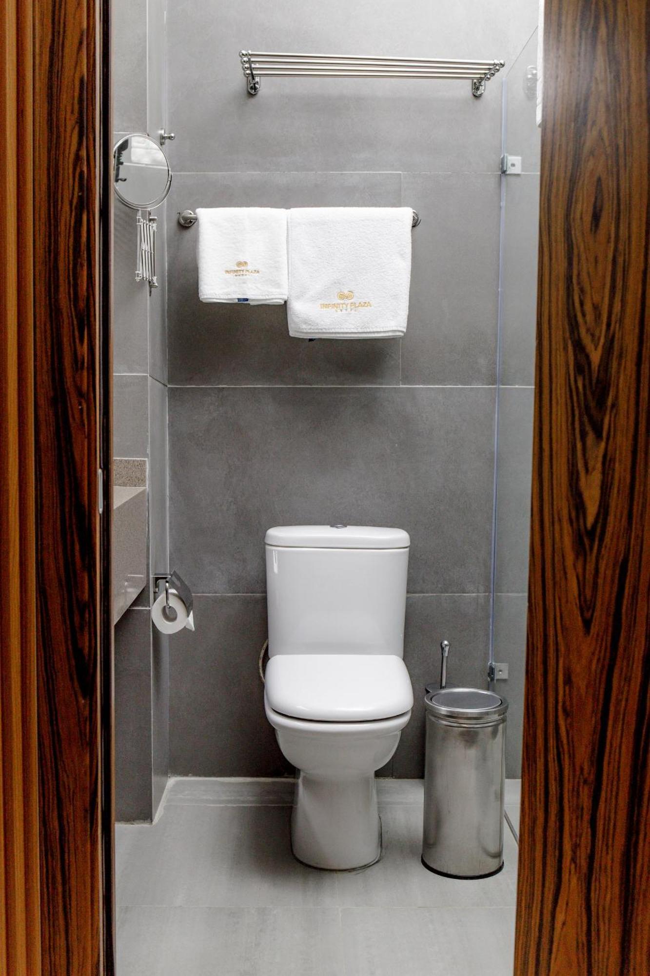 Infinity Plaza Hotel Atyrau Bagian luar foto