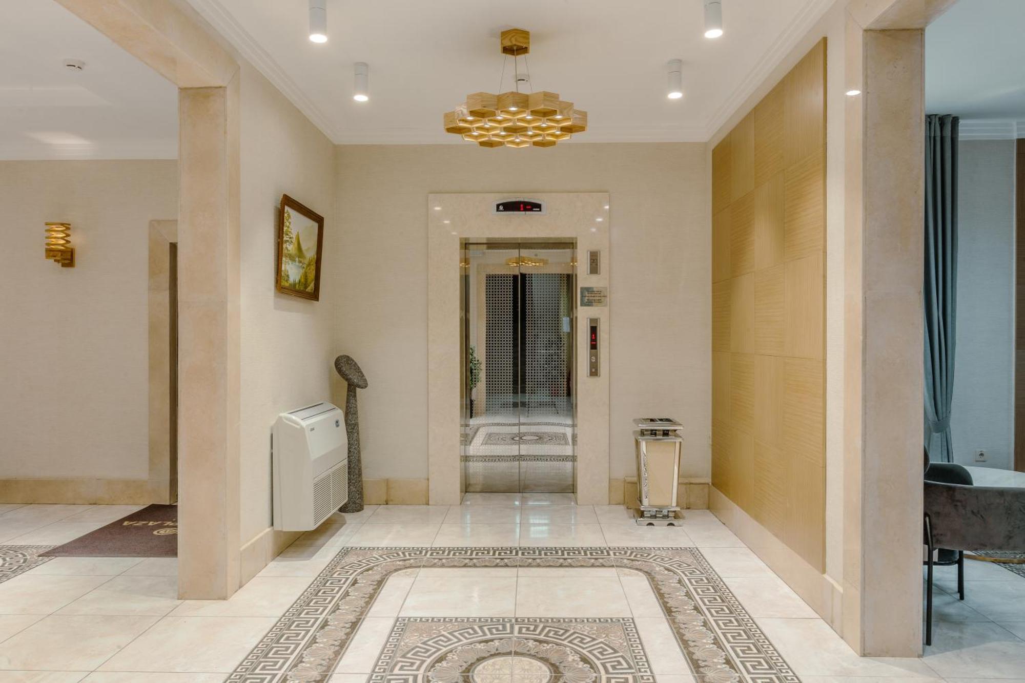 Infinity Plaza Hotel Atyrau Bagian luar foto