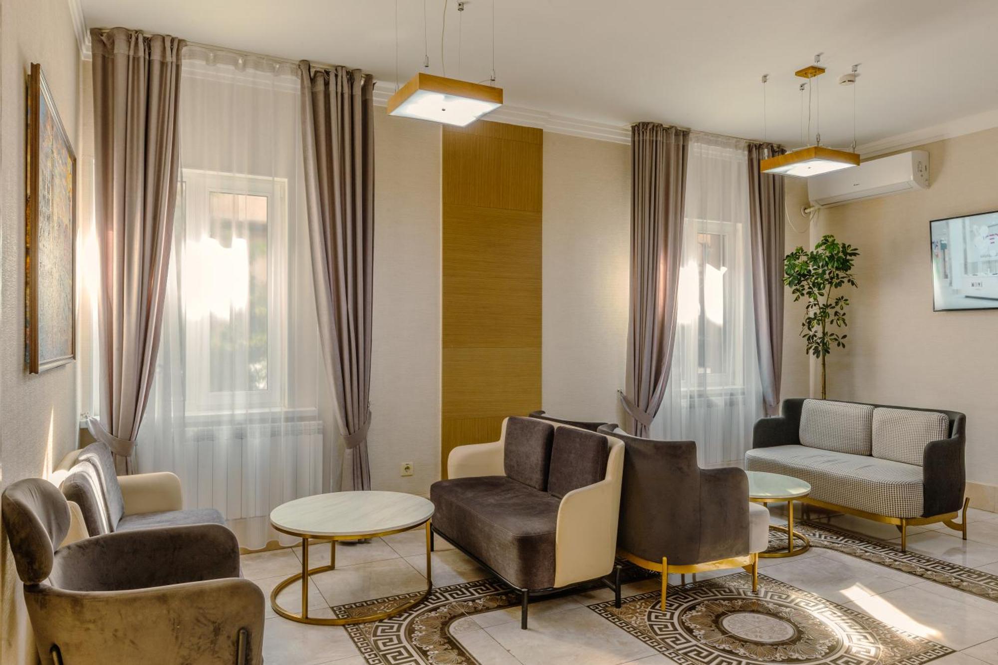 Infinity Plaza Hotel Atyrau Bagian luar foto