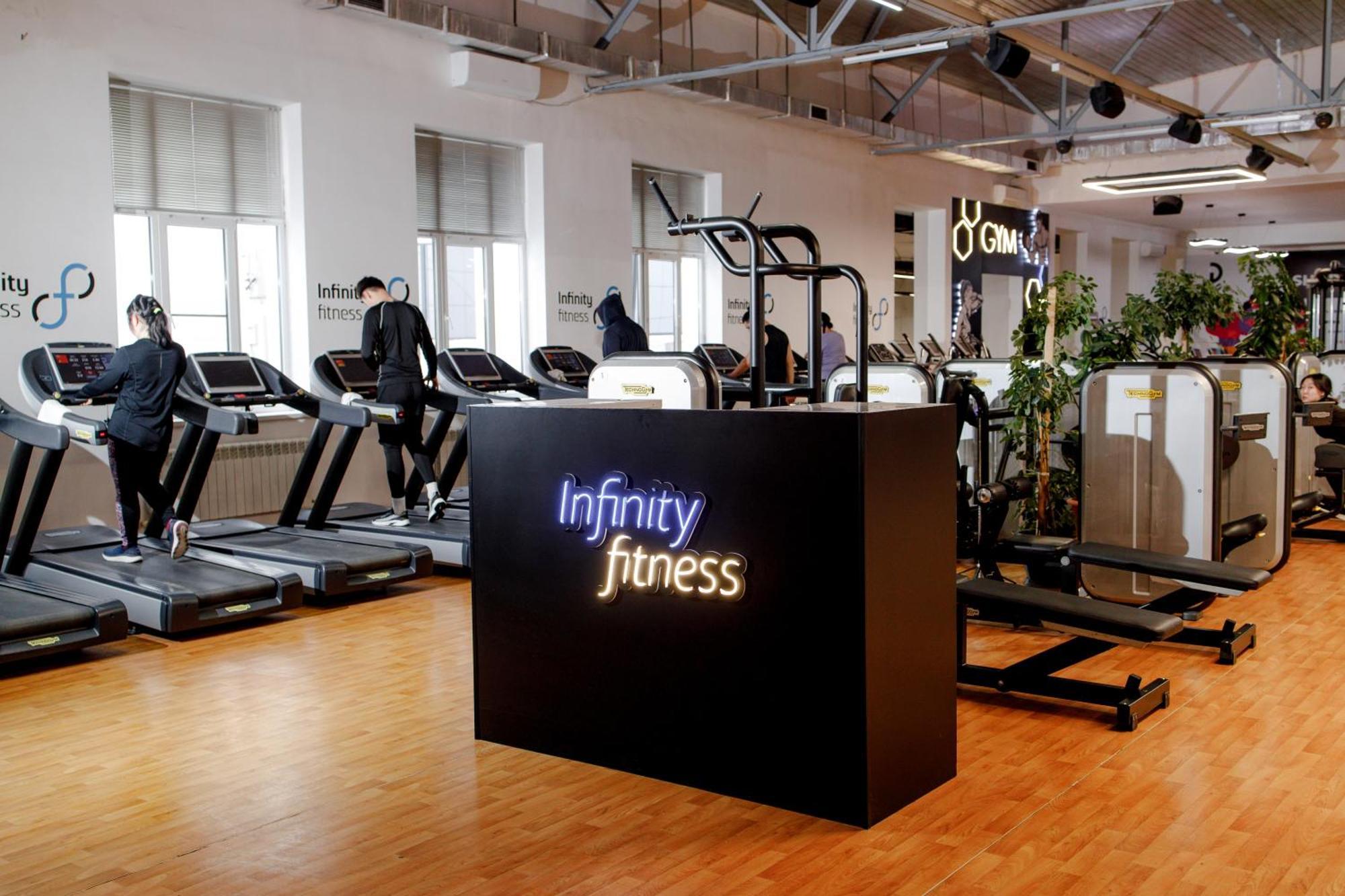 Infinity Plaza Hotel Atyrau Bagian luar foto