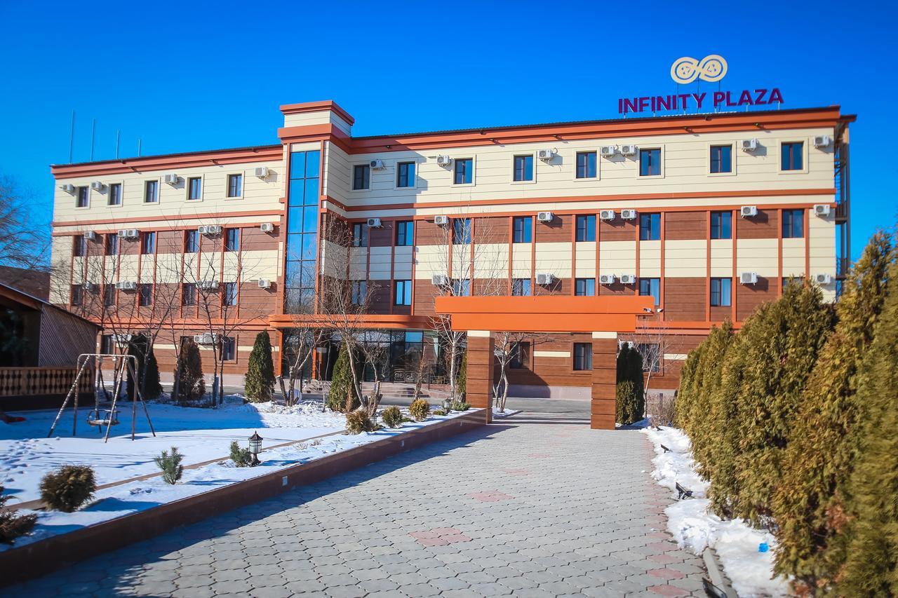 Infinity Plaza Hotel Atyrau Bagian luar foto