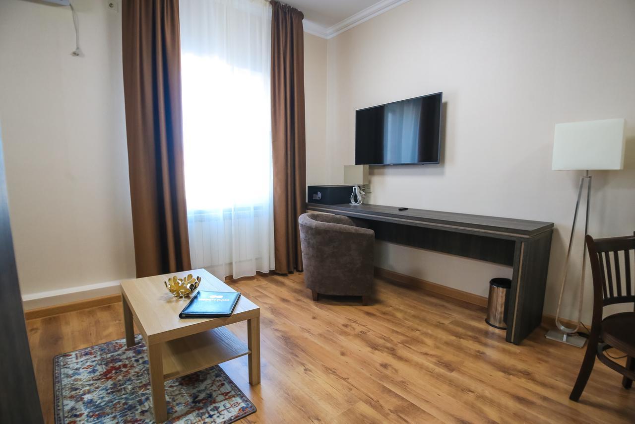 Infinity Plaza Hotel Atyrau Bagian luar foto